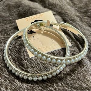 Statement faux pearls earrings
